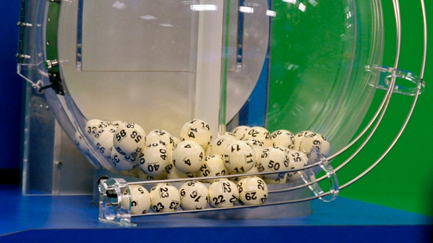 Powerball tickets in Ariz., Missouri split $587M draw | CP24.