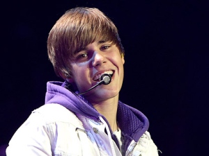 Canadian singer Justin Bieber performs in Vancouver, B.C., on Tuesday October 19, 2010. (THE CANADIAN PRESS/Darryl Dyck)