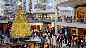 Toronto Eaton Centre holiday shopping sales