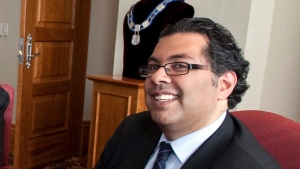 Nenshi issues Grey Cup Twitter challenge Rob Ford