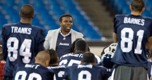 Former Toronto Argonauts player and coach Michael "Pinball" Clemons speaks to the players after their practice Friday Nov. 23, 2012. (The Canadian Press/Ryan Remiorz)