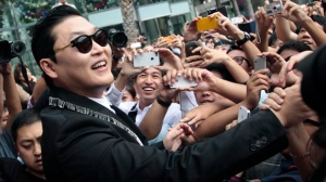 Psy Gangnam Style Bangkok Tom Cruise dance