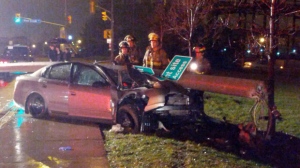 Car crashes into pole Mississauga Derry Road