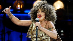 Tina Turner to become Swiss citizen 
