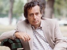 Mordecai Richler in a Montreal park in Oct 1983. (Ryan Remiorz / THE CANADIAN PRESS)