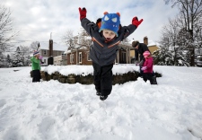 Winter snowstorm pummels U.S. Midwest Ohio