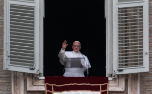 Pope Francis window appearance Vatican