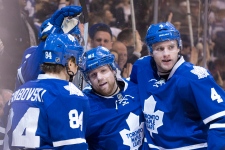 Leafs hammer canadiens 5-1 in Toronto