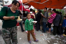 Rescuers rush supplies China earthquake zone