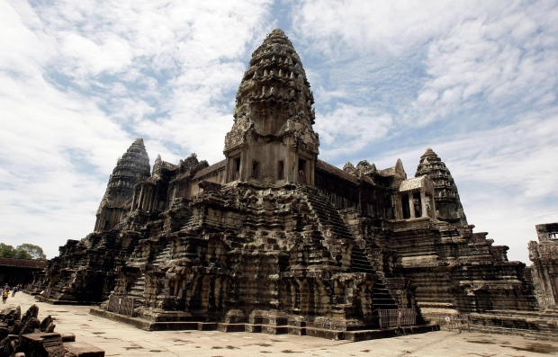 Laser uncovers ancient city under Cambodian forest