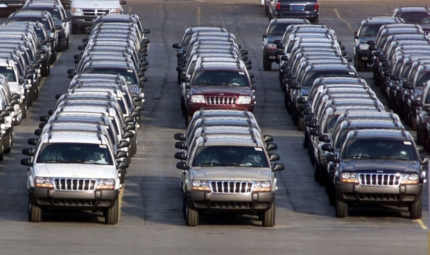Chrysler recalls some Jeeps over fire risk