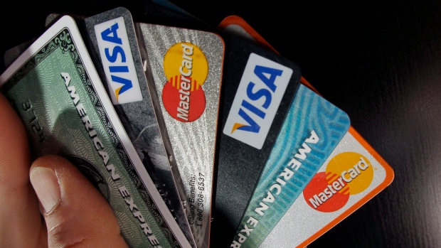 Les passagers de GO et de quelques autres systèmes de transport GTA peuvent commencer à utiliser des cartes de crédit pour le paiement