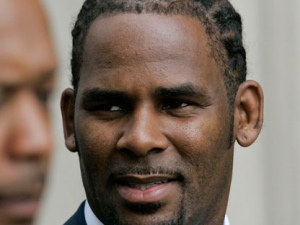 In this June 13, 2008 file photo, R&B singer R. Kelly is shown.(AP Photo/M. Spencer Green, File)