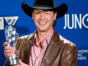 Paul Brandt holds his Juno award for Country Recording of the Year during the Juno Awards in Calgary Sunday, April 6, 2008. (THE CANADIAN PRESS/Larry Macdougal)