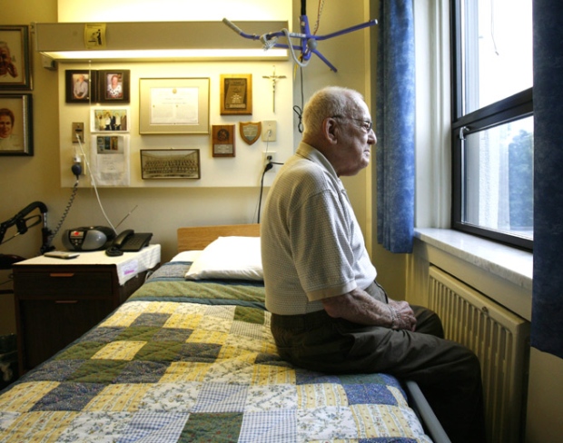 Jean-Marie Cloutier, 83, of Ottawa looks out his room window at his nursing home in Ottawa on Saturday, June 28, 2008. (Sean Kilpatrick  / THE CANADIAN PRESS)