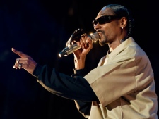 US rapper Calvin Cordozar Broadus alias Snoop Dogg performs during the Openair music festival in Frauenfeld, Switzerland, Friday, July 8, 2011. (AP Photo/Keystone, Ennio Leanza)