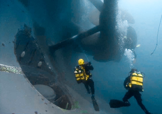 Diver dies working on Costa Concordia wreckage