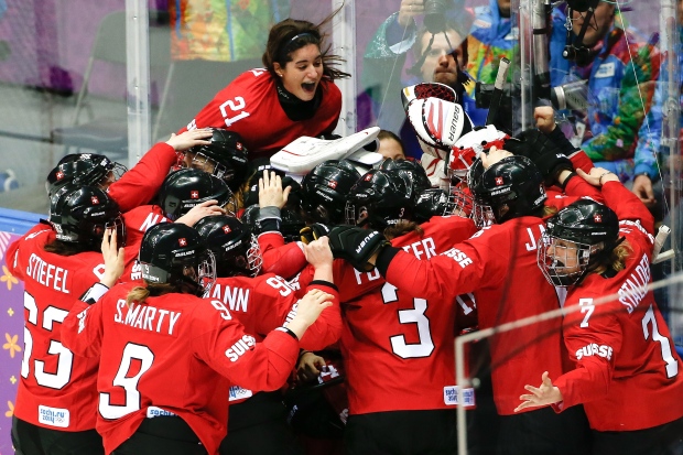 Switzerland rallies to win bronze women's hockey