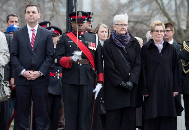 Party leaders attend police memorial