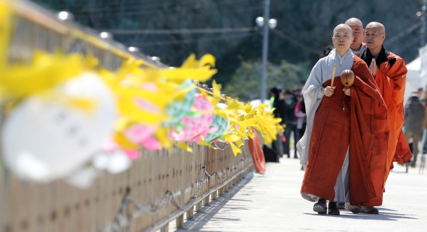 Monks pay tribute to victims of ferry tragedy