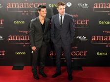 British actor Robert Pattinson, right, and US actor Taylor Lautner attend a film premiere of 'Twilight Breaking Dawn Part 1' in Barcelona, Spain, Thursday, Nov. 17, 2011. (AP Photo/Job Vermeulen)