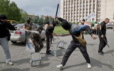 Militants smash ballot boxes in Ukraine