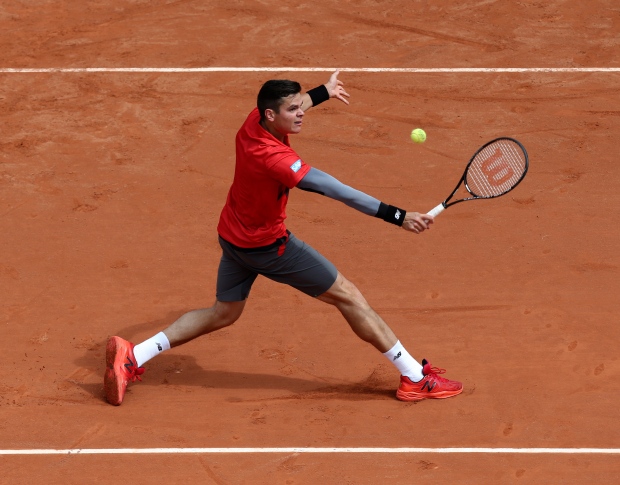Raonic takes French Open opener in straight sets 