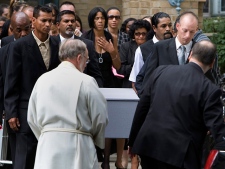 Hundreds of mourners grieved at the funeral for seven-year-old Katelynn Sampson.(THE CANADIAN PRESS/Frank Gunn)