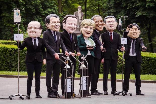 Oxfam demonstrates ahead of G7 meeting