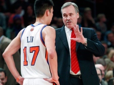 New York Knicks head coach Mike D'Antoni talks to Jeremy Lin (17) during the first half of an NBA basketball game against the New Orleans Hornets, Friday, Feb. 17, 2012, in New York. (AP Photo/Frank Franklin II)