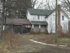 Durham police found what appears to be a confinement room in this old abandoned farmhouse east of Toronto. (CTV)