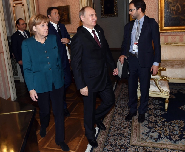 Putin denies rift with Merkel
