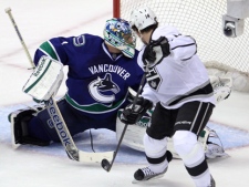 Vancouver Canucks goalie Roberto Luongo and Los Angeles Kings right wing Justin Williams look on as Kings centre Mike Richards, not shown, scores during NHL Stanley Cup playoff action at Rogers Arena in Vancouver, B.C. on Wednesday, April, 11, 2012. (THE CANADIAN PRESS/Jonathan Hayward)q