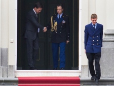 Dutch Prime Minister Mark Rutte, left, leaves royal palace Huis ten Bosch after meeting with Queen Beatrix in The Hague, Netherlands, Monday April 23, 2012. (AP Photo/Peter Dejong)