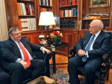 Evangelos Venizelos (left), leader of the Socialists PASOK party, meets President Karolos Papoulias before the president handed him a mandate to form a coalition government in Athens on Thursday, May 10, 2012. (AP Photo Yorgos Karahalis, pool)