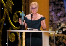 Patricia Arquette wins SAG Award 
