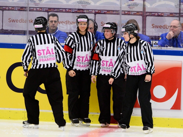 Referees women's hockey