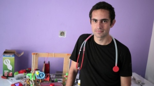 Dr. Tarek Loubani shows printed stethoscope