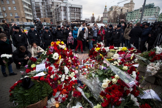 Paris attacks -- Moscow vigil