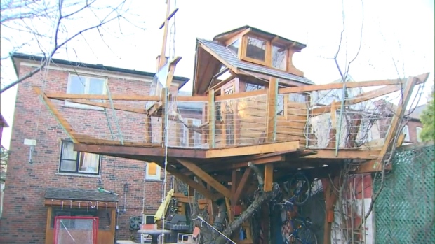 boat treehouse