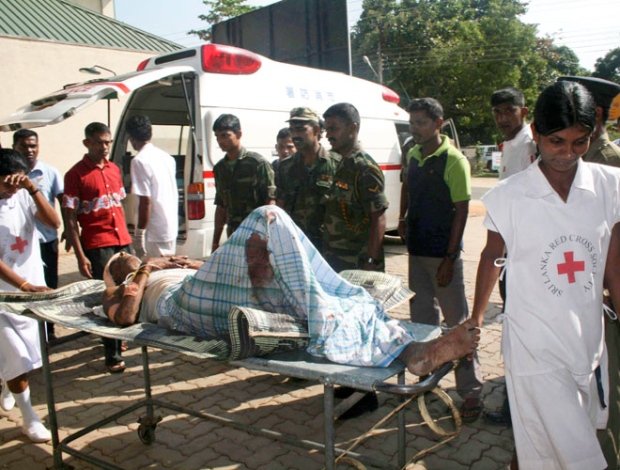 Members of the Sri Lankan Red Cross carry a wounded civilian for medical treatment at a hospital in Anuradhapura, Sri Lanka, Monday, Feb. 9, 2009. (AP)