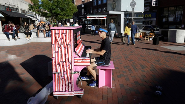 Boston, pianos, 