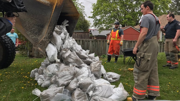 Sandbagging efforts continue in Bowmanville amid flooding - CP24 Toronto's Breaking News