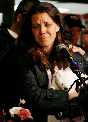 Victoria Stafford's mother Tara McDonald speaks to a crowd of over 500 people gathered at a community candlelight vigil on the fourth day of the search for missing eight-year-old  in Woodstock, Ontario, Sunday, April 12, 2009. (THE CANADIAN PRESS/Dave Chidley)
