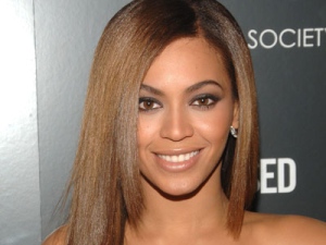 Actress Beyonce Knowles attends the Cinema Society premiere of "Obsessed", in New York, on Thursday, April 23, 2009. (AP / Peter Kramer)