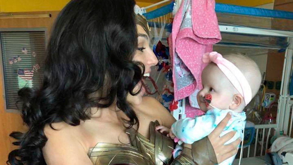 Gal Gadot visits kids at hospital in 'Wonder Woman ...