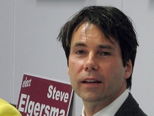 Dr. Eric Hoskins at an all-candidates meeting in the 2008 federal election. (THE CANADIAN PRESS/Colin Perkel)