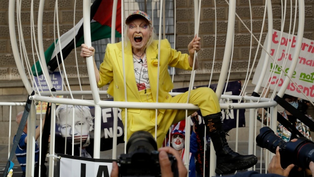 Designer Vivienne Westwood leads protest supporting Assange | CP24.com