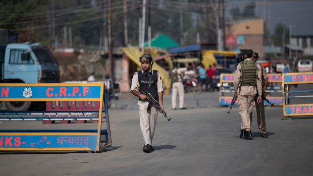 Srinagar, Indian gun battle 