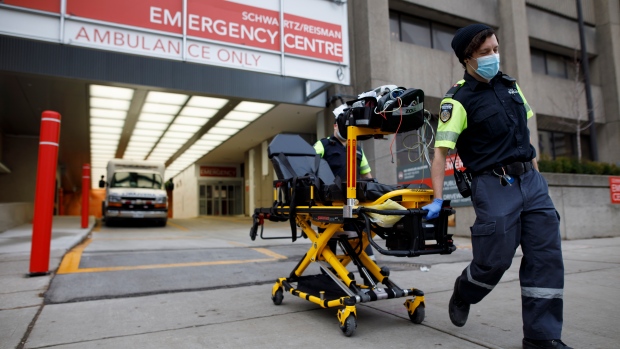 Ontario también confirma 7 muertes por coronavirus, con 179 pacientes en la UCI